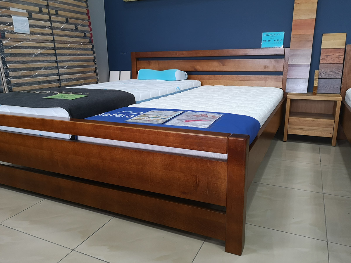 Drewniane łóżko z materacem do każdej sypialni